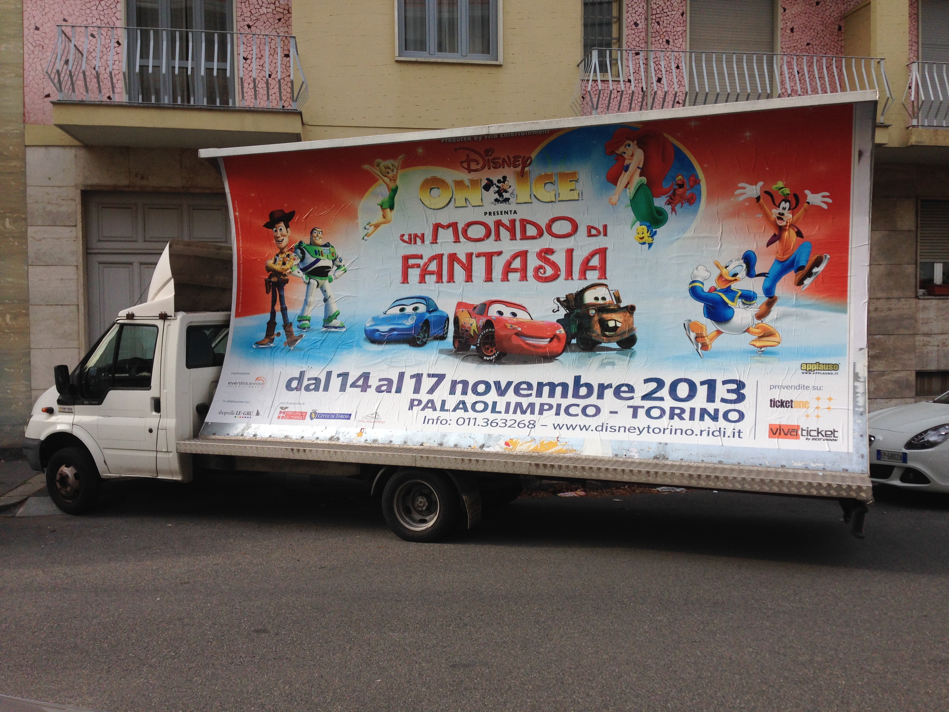 camion vela disney on ice