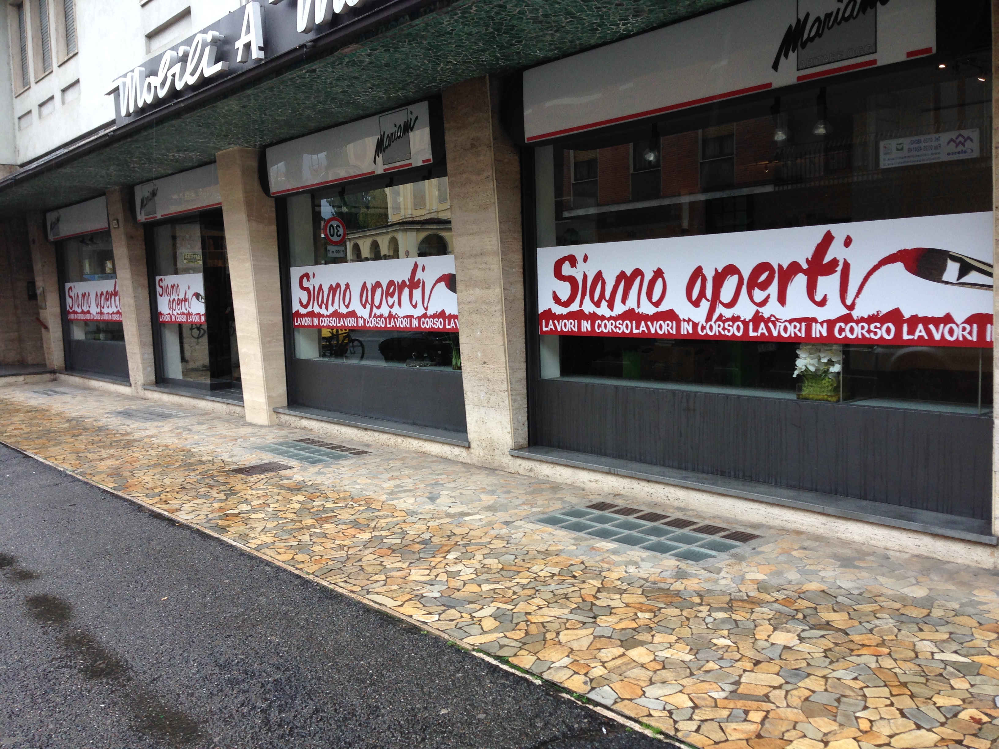 Vetrofanie pvc adesivo