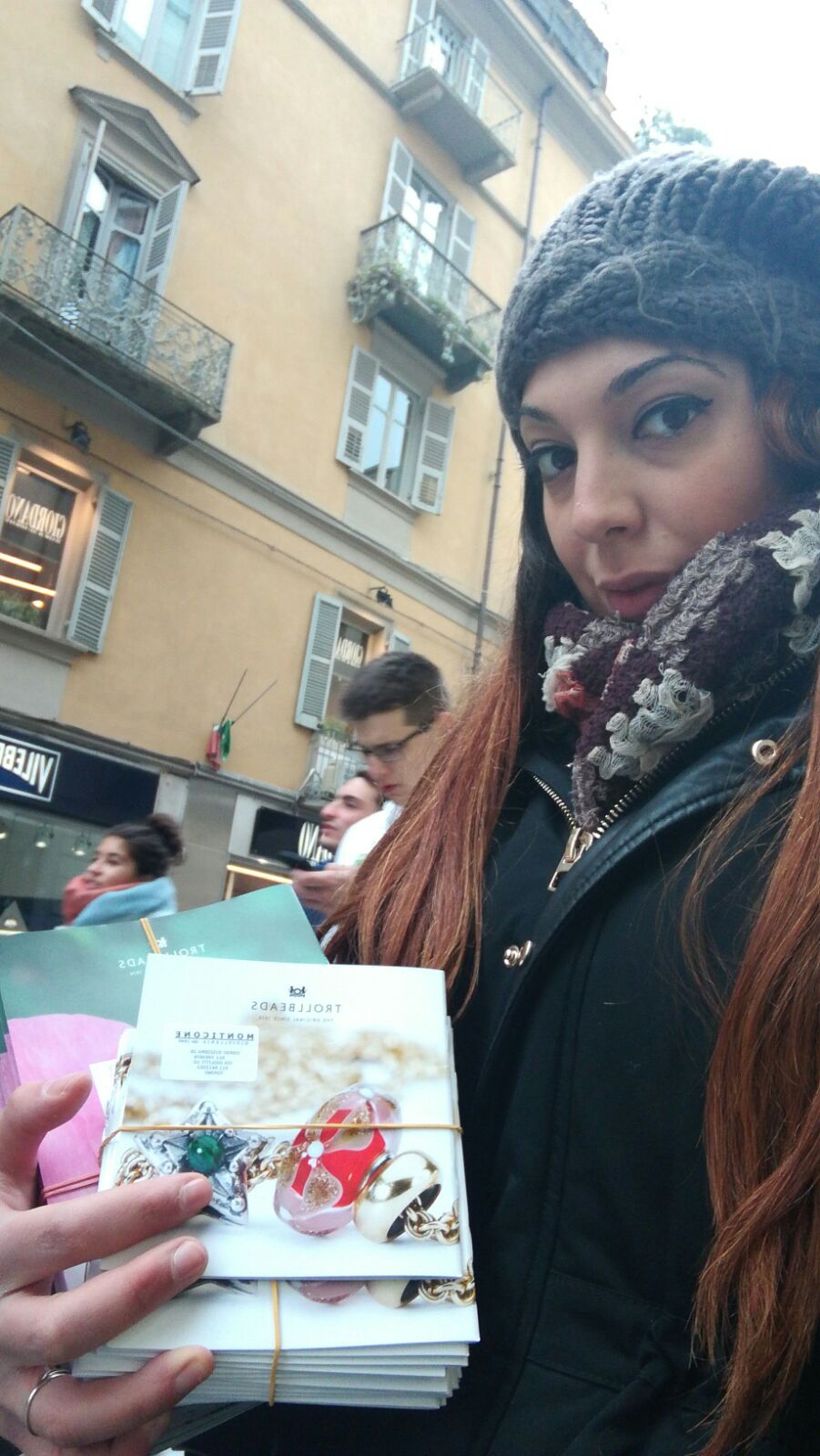 hostess-volantinaggio-torino-monticone