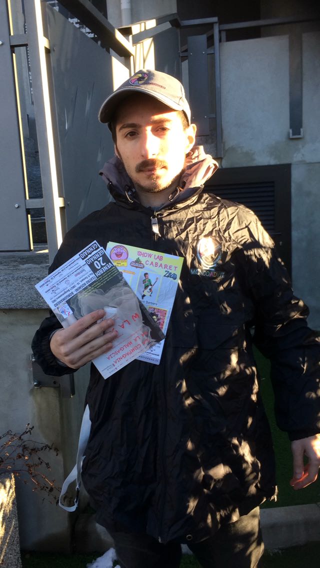 Volantinaggio a Arona e Borgomanero per Teatro Rosmini
