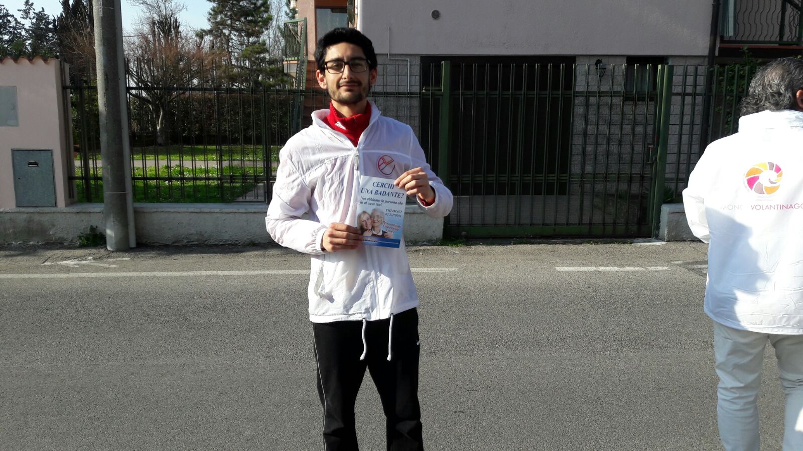 Volantinaggio a Abbiategrasso per Santa Rosa Assistenza
