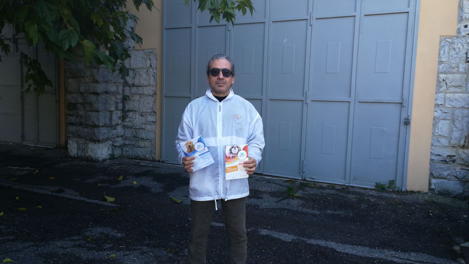 Volantinaggio a Varese per Wash Dog