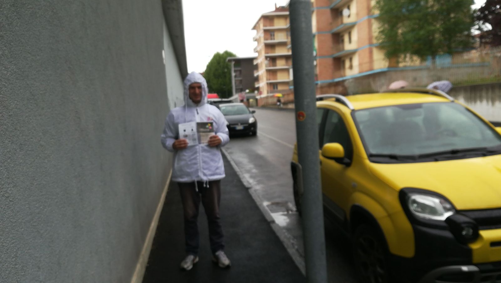 Volantinaggio a Ivrea per Phontres