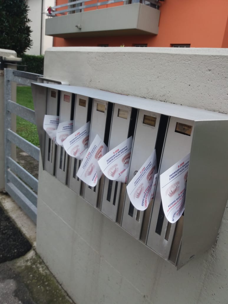 Volantinaggio a Parma