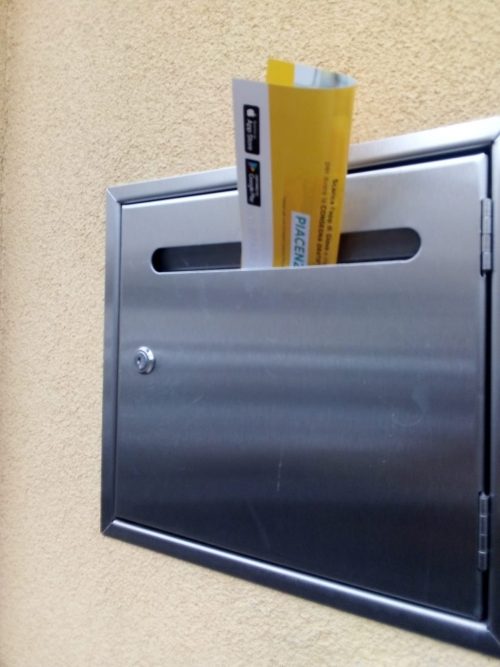 volantinaggio a Piacenza