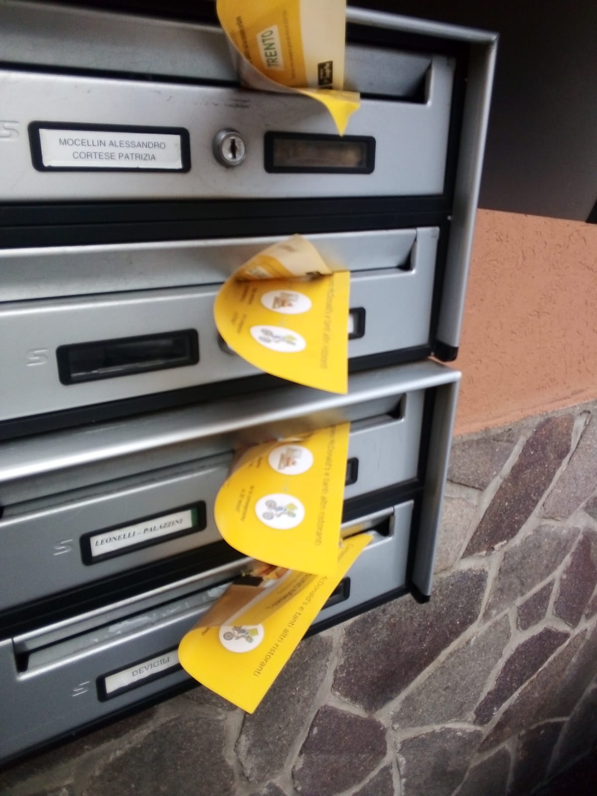volantinaggio a Trento per Glovo