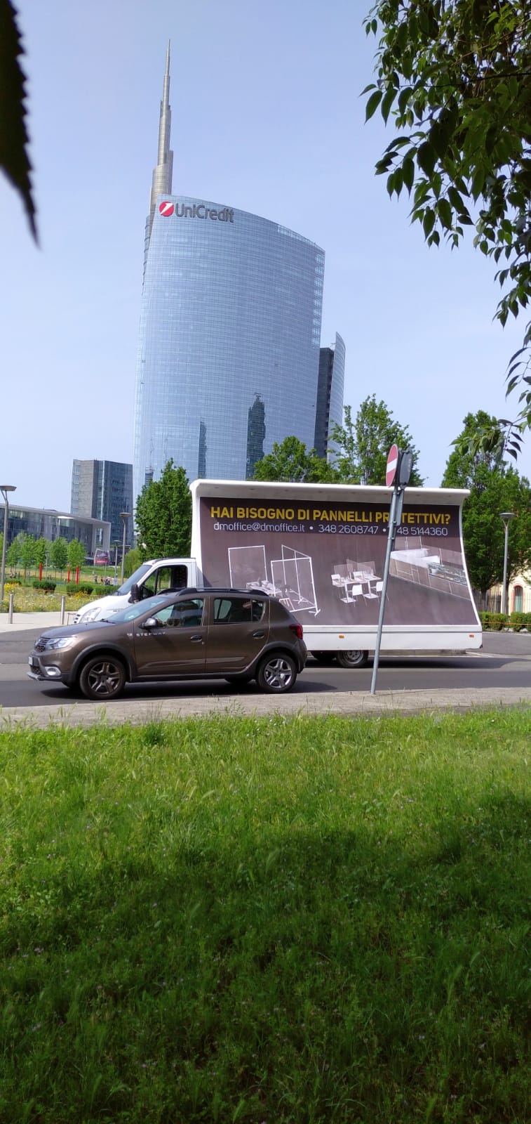 camion vela a Milano