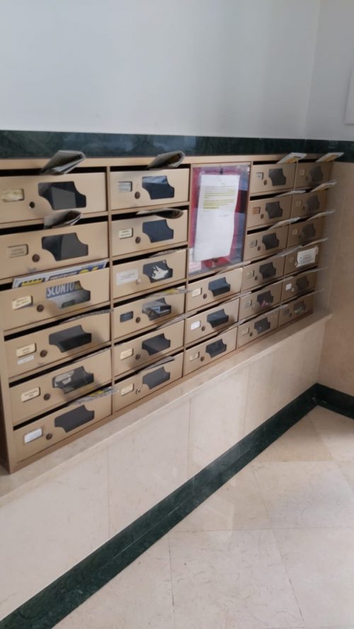 volantinaggio a Salerno