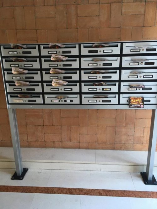 volantinaggio a Bari