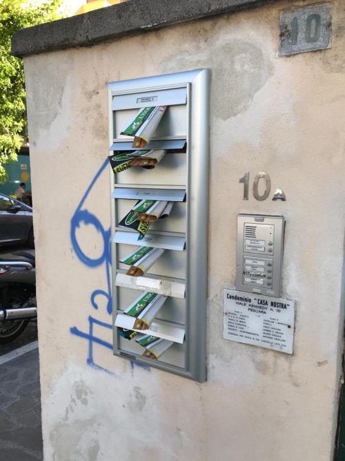 volantinaggio a Pescara