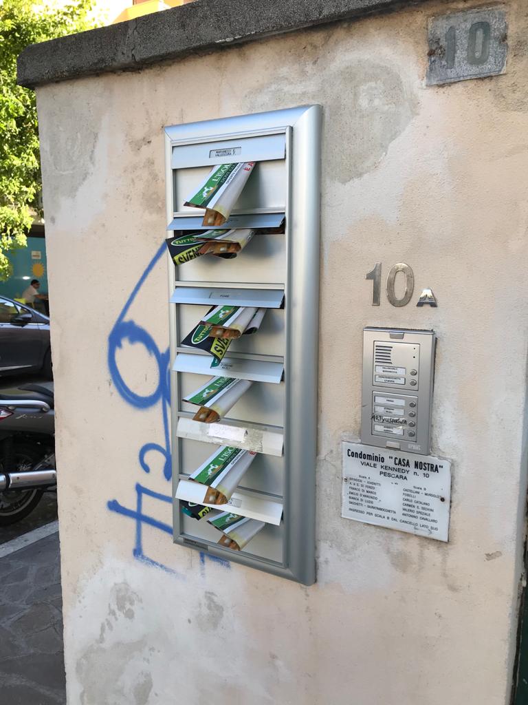 volantinaggio a Pescara